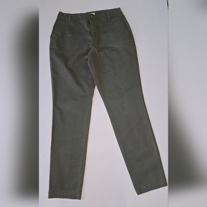 Woman's Trouser / Pants . Army Green . Size 6.